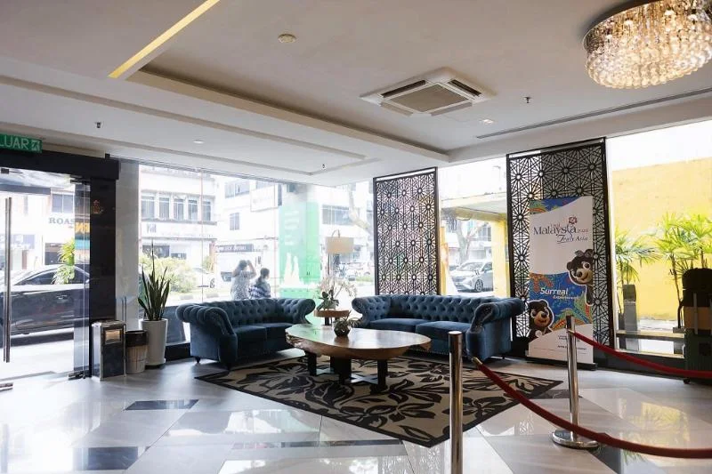 Lobby mit Sitzbereich im Meritin Hotel in Kuching